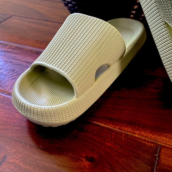 Foam cushion slipper - Picture 2 of 2